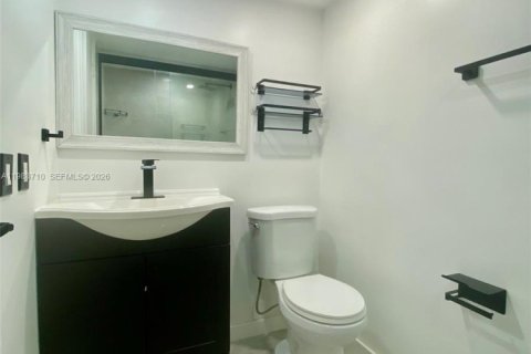 Townhouse in Pembroke Pines, Florida 2 bedrooms, 96.62 sq.m. № 2055764 - photo 5