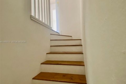 Townhouse in Pembroke Pines, Florida 2 bedrooms, 96.62 sq.m. № 2055764 - photo 4