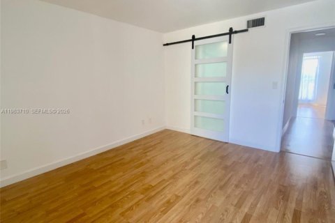 Townhouse in Pembroke Pines, Florida 2 bedrooms, 96.62 sq.m. № 2055764 - photo 7