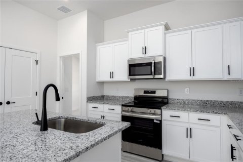 House in Alachua, Florida 4 bedrooms, 153.01 sq.m. № 2151229 - photo 3