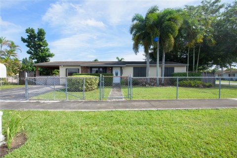 Villa ou maison à vendre à Homestead, Floride: 3 chambres, 148.27 m2 № 1968401 - photo 2