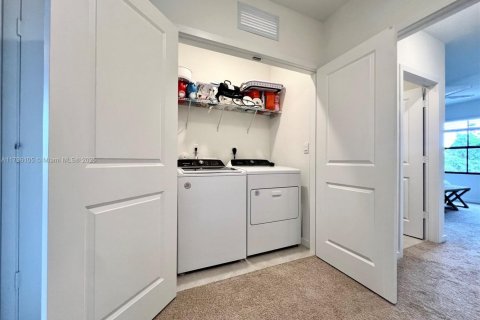 Townhouse in Florida City, Florida 3 bedrooms, 128.21 sq.m. № 1959317 - photo 21