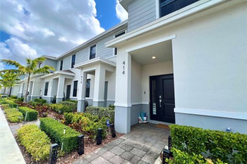 Townhouse in Florida City, Florida 3 bedrooms, 128.21 sq.m. № 1959317 - photo 4