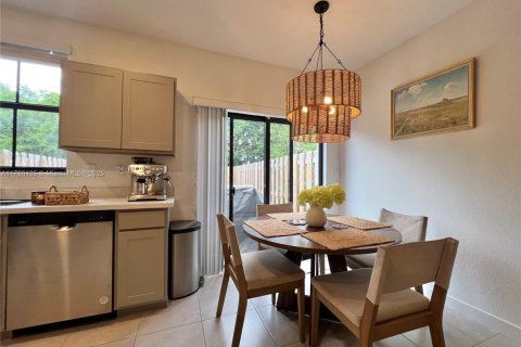 Townhouse in Florida City, Florida 3 bedrooms, 128.21 sq.m. № 1959317 - photo 18