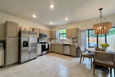 Townhouse in Florida City, Florida 3 bedrooms, 128.21 sq.m. № 1959317 - photo 15