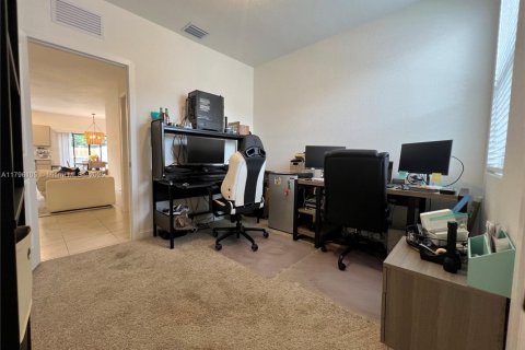 Townhouse in Florida City, Florida 3 bedrooms, 128.21 sq.m. № 1959317 - photo 8