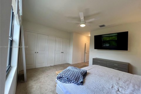 Townhouse in Florida City, Florida 3 bedrooms, 128.21 sq.m. № 1959317 - photo 26