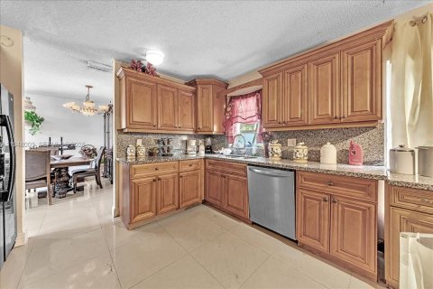 Купить виллу или дом в Санрайз, Флорида 4 спальни, 174.28м2, № 2004004 - фото 12