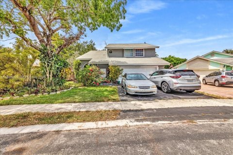 Купить виллу или дом в Санрайз, Флорида 4 спальни, 174.28м2, № 2004004 - фото 2