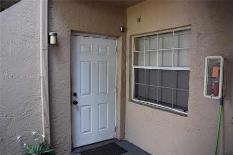 Купить кондоминиум в Пемброк-Пайнс, Флорида 2 спальни, 79.34м2, № 2040826 - фото 6