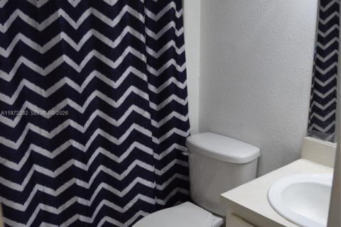 Купить кондоминиум в Пемброк-Пайнс, Флорида 2 спальни, 79.34м2, № 2040826 - фото 4