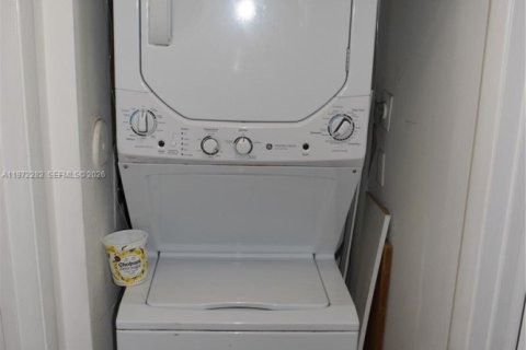 Купить кондоминиум в Пемброк-Пайнс, Флорида 2 спальни, 79.34м2, № 2040826 - фото 5