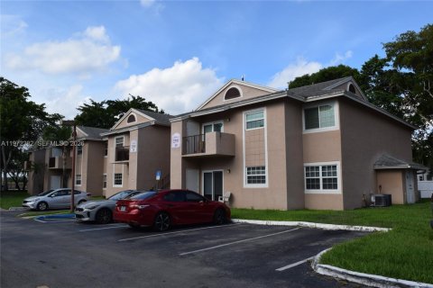 Купить кондоминиум в Пемброк-Пайнс, Флорида 2 спальни, 79.34м2, № 2040826 - фото 8