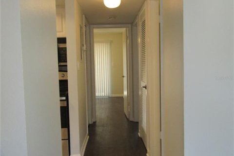 Condominio en alquiler en Tampa, Florida, 2 dormitorios, 79.62 m2 № 1877398 - foto 9