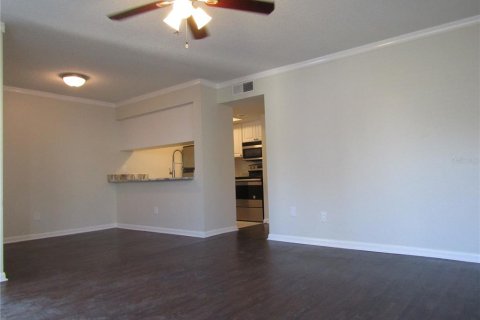 Condominio en alquiler en Tampa, Florida, 2 dormitorios, 79.62 m2 № 1877398 - foto 4