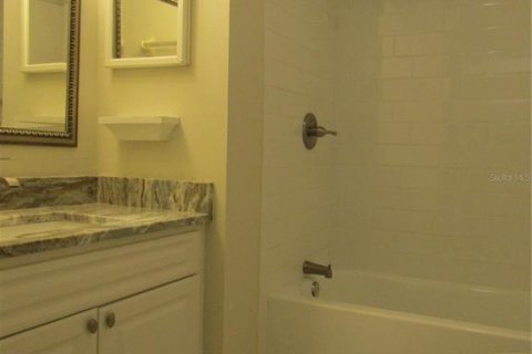 Condominio en alquiler en Tampa, Florida, 2 dormitorios, 79.62 m2 № 1877398 - foto 10