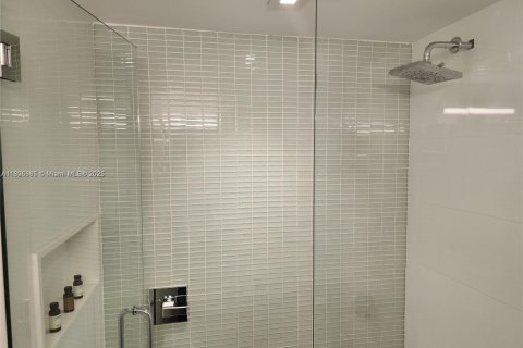 Condo in Miami Beach, Florida, 1 bedroom  № 1947270 - photo 22