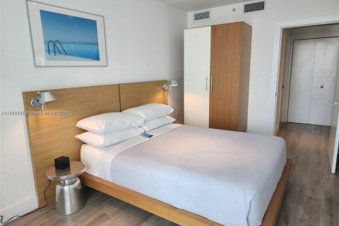 Condo in Miami Beach, Florida, 1 bedroom  № 1947270 - photo 15