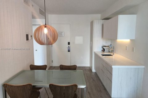Condo in Miami Beach, Florida, 1 bedroom  № 1947270 - photo 9