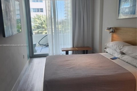 Condo in Miami Beach, Florida, 1 bedroom  № 1947270 - photo 19