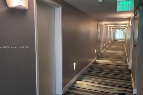 Condo in Miami Beach, Florida, 1 bedroom  № 1947270 - photo 5