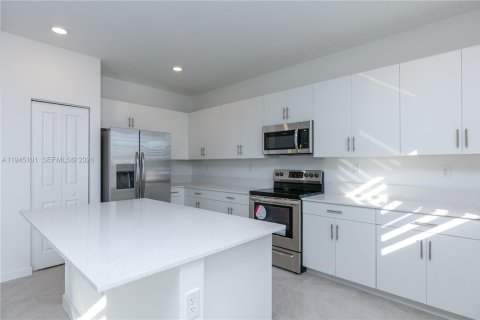 Villa ou maison à louer à Miami, Floride: 3 chambres, 291.62 m2 № 2001481 - photo 12