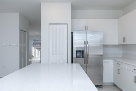 Villa ou maison à louer à Miami, Floride: 3 chambres, 291.62 m2 № 2001481 - photo 13