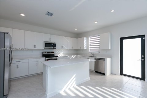 Villa ou maison à louer à Miami, Floride: 3 chambres, 291.62 m2 № 2001481 - photo 8