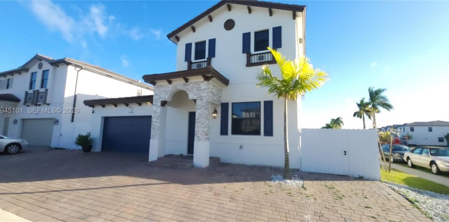 Villa ou maison à Miami, Floride 3 chambres, 291.62 m2 № 2001481