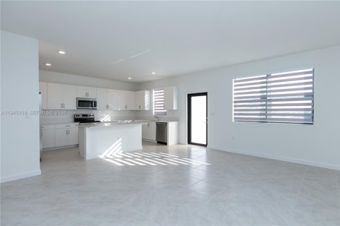 Villa ou maison à louer à Miami, Floride: 3 chambres, 291.62 m2 № 2001481 - photo 5