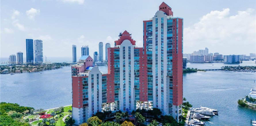 Кондоминиум с 2 спальнями в Авентура, Флорида № 1978389