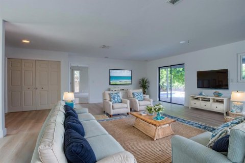 Casa en venta en Saint Petersburg, Florida, 3 dormitorios, 182.09 m2 № 1888477 - foto 4