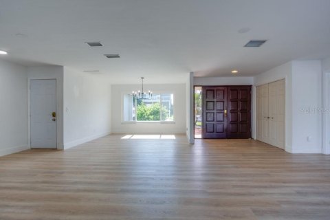 Casa en venta en Saint Petersburg, Florida, 3 dormitorios, 182.09 m2 № 1888477 - foto 9
