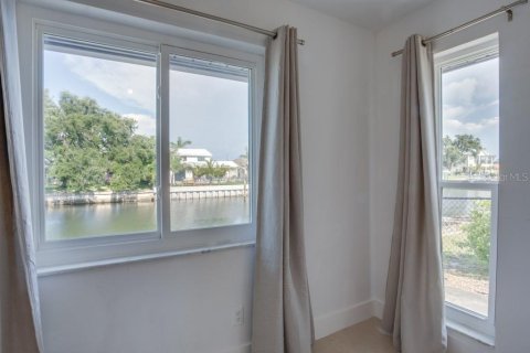Casa en venta en Saint Petersburg, Florida, 3 dormitorios, 182.09 m2 № 1888477 - foto 27