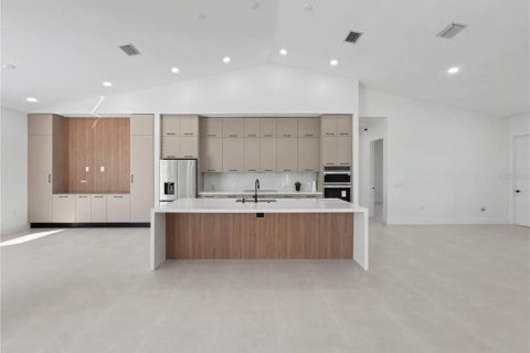 House in Port Charlotte, Florida 4 bedrooms, 226.31 sq.m. № 2239058 - photo 9