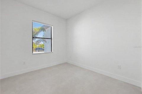 House in Port Charlotte, Florida 4 bedrooms, 226.31 sq.m. № 2239058 - photo 24