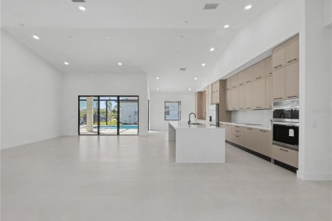 House in Port Charlotte, Florida 4 bedrooms, 226.31 sq.m. № 2239058 - photo 7