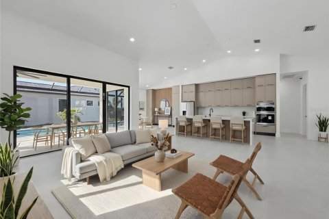 House in Port Charlotte, Florida 4 bedrooms, 226.31 sq.m. № 2239058 - photo 2