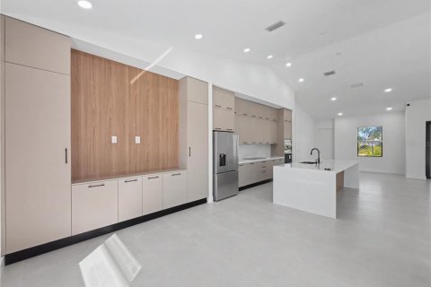 House in Port Charlotte, Florida 4 bedrooms, 226.31 sq.m. № 2239058 - photo 10