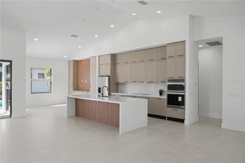 House in Port Charlotte, Florida 4 bedrooms, 226.31 sq.m. № 2239058 - photo 3