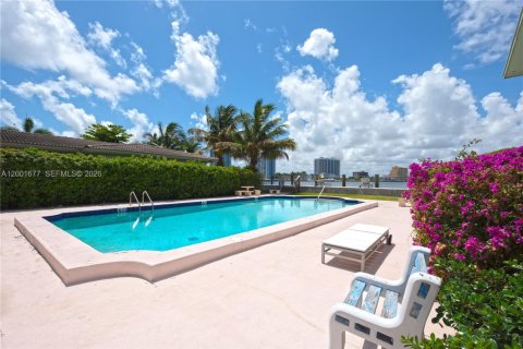 Copropriété à vendre à Miami Beach, Floride: 1 chambre, 61.59 m2 № 2066246 - photo 14