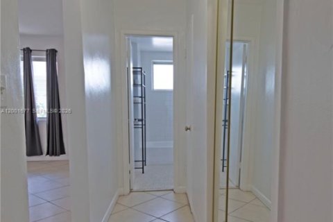 Copropriété à vendre à Miami Beach, Floride: 1 chambre, 61.59 m2 № 2066246 - photo 12