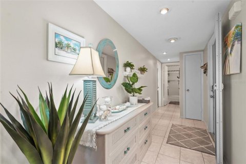 House in Sarasota, Florida 2 bedrooms, 104.05 sq.m. № 2108398 - photo 24