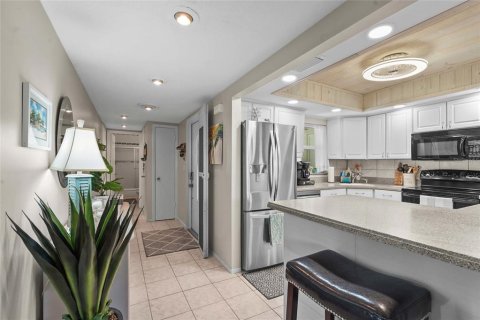 House in Sarasota, Florida 2 bedrooms, 104.05 sq.m. № 2108398 - photo 9