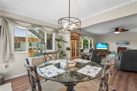 House in Sarasota, Florida 2 bedrooms, 104.05 sq.m. № 2108398 - photo 17