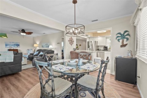 House in Sarasota, Florida 2 bedrooms, 104.05 sq.m. № 2108398 - photo 18