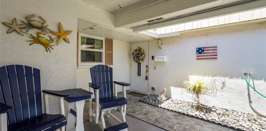 House in Sarasota, Florida 2 bedrooms, 104.05 sq.m. № 2108398