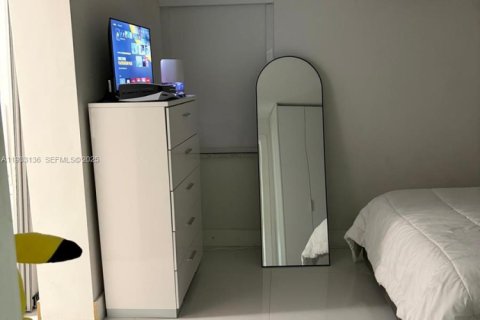 Propiedad comercial en venta en Hialeah, Florida, 124.21 m2 № 1991900 - foto 5