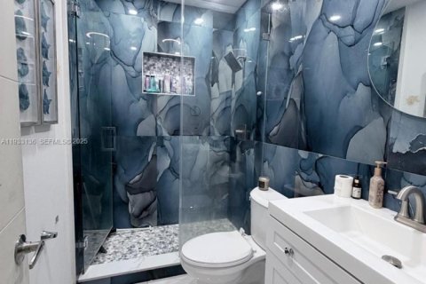 Propiedad comercial en venta en Hialeah, Florida, 124.21 m2 № 1991900 - foto 7