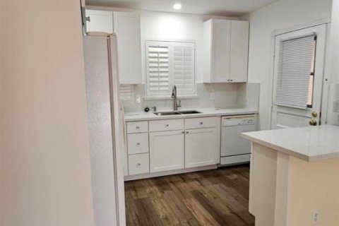 Condo in Palm Beach Gardens, Florida, 2 bedrooms № 2247313 - photo 9